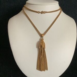 Vintage Monet gold tone necklace.
